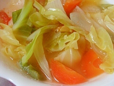 お腹にやさしく温まる◎ショウガ入り野菜スープ